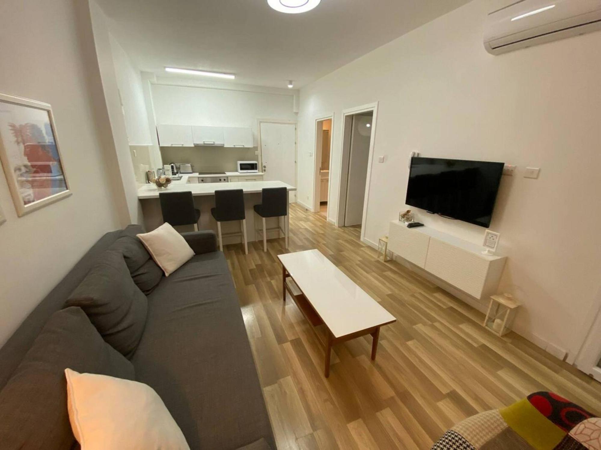 Seabreeze City Center Flats By Trulycyprus Limassol Bagian luar foto