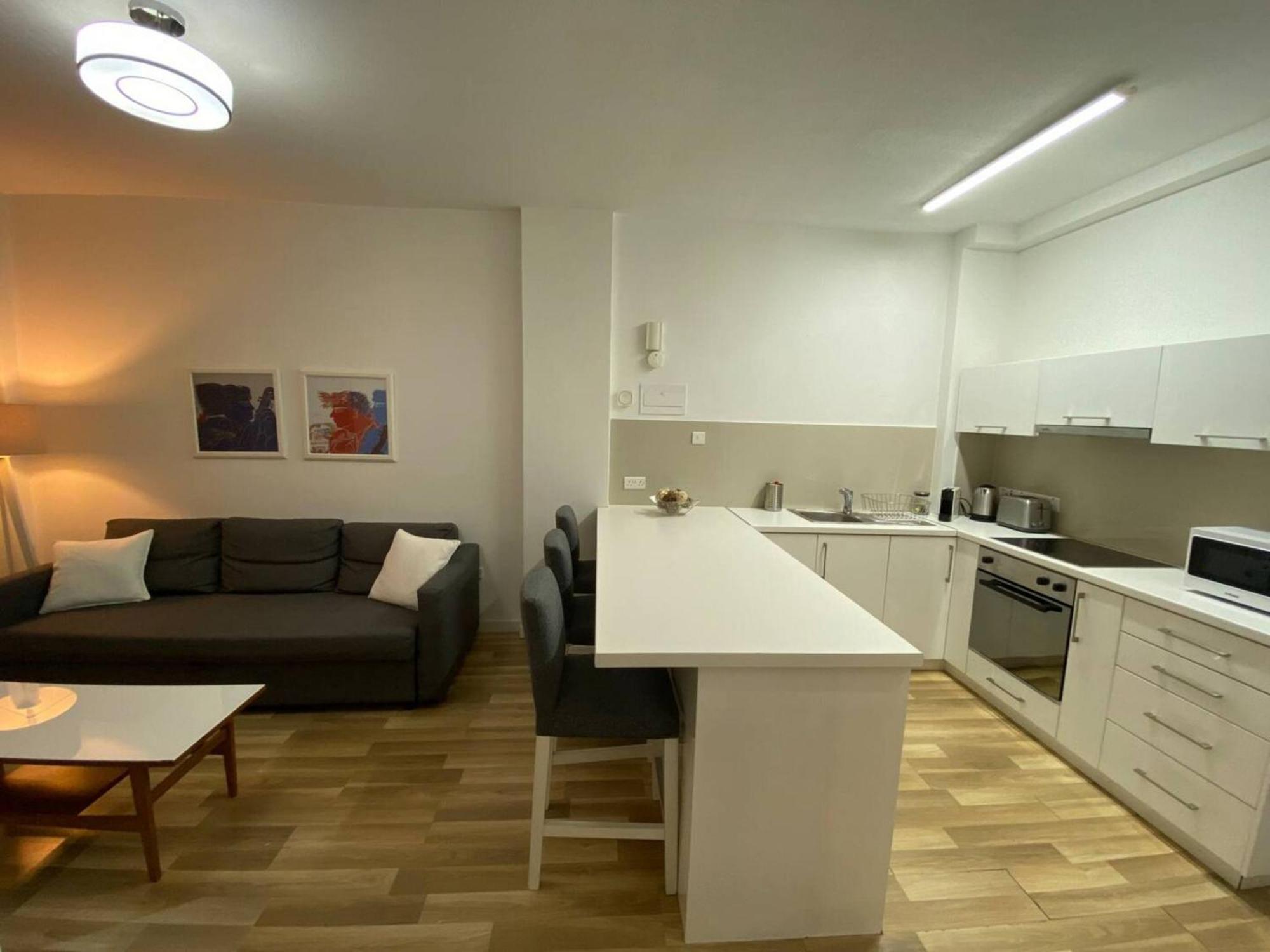 Seabreeze City Center Flats By Trulycyprus Limassol Bagian luar foto