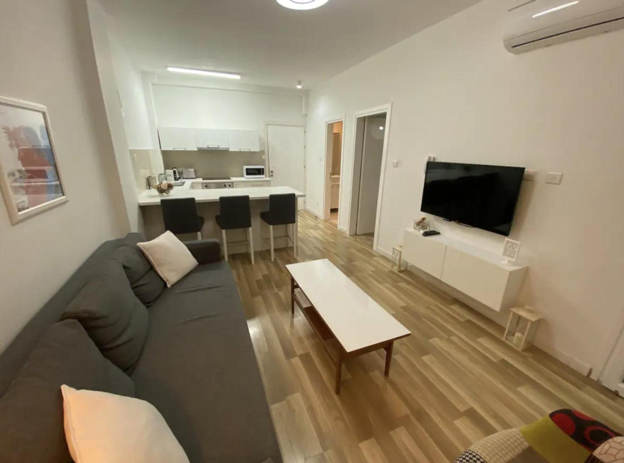 Seabreeze City Center Flats By Trulycyprus Limassol Bagian luar foto
