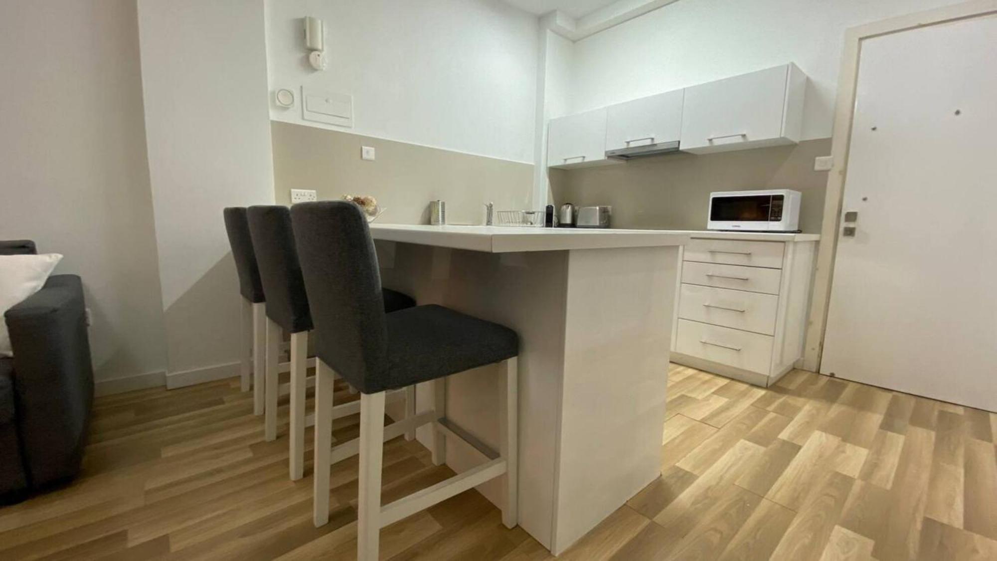 Seabreeze City Center Flats By Trulycyprus Limassol Bagian luar foto