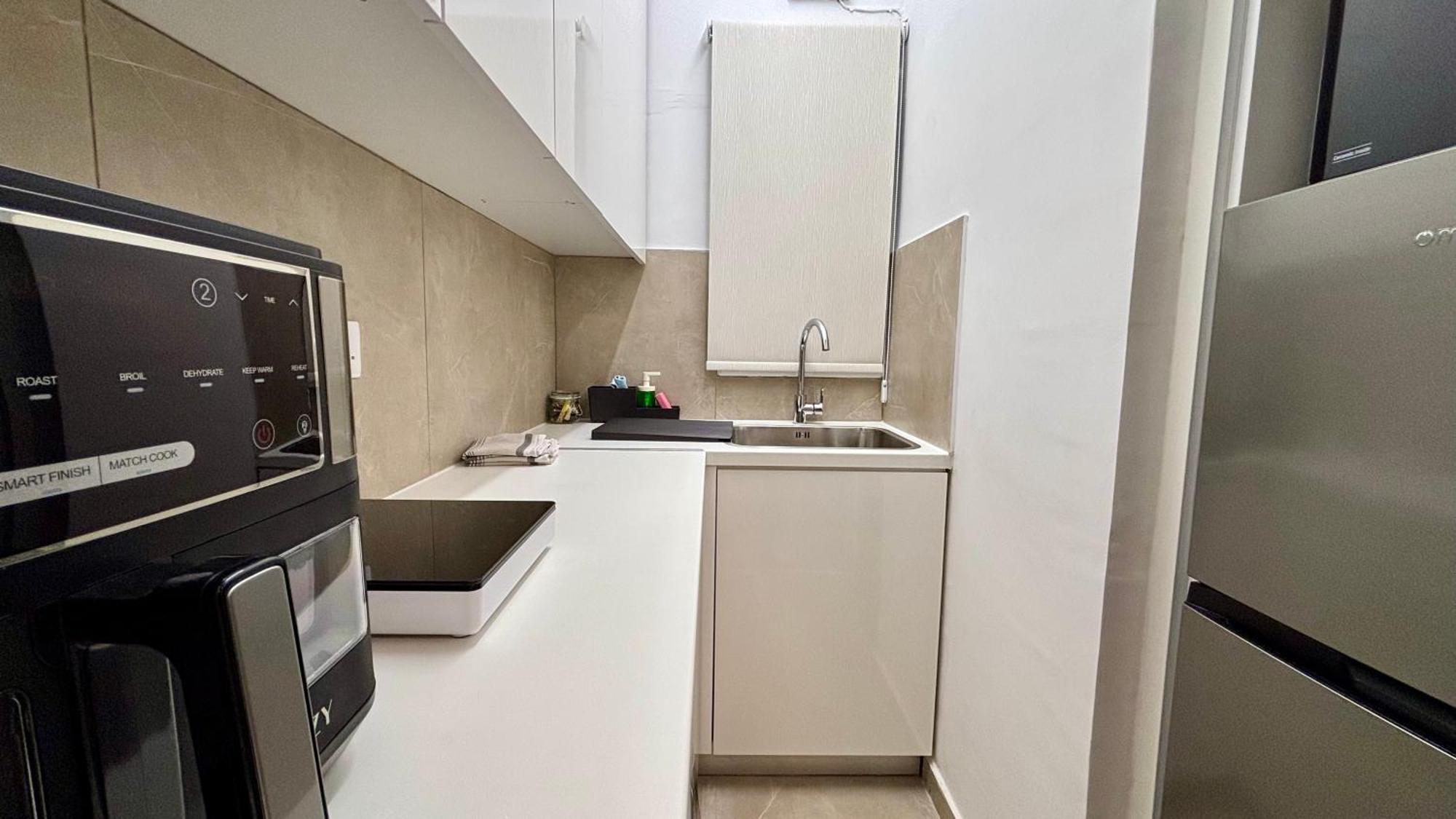 Seabreeze City Center Flats By Trulycyprus Limassol Bagian luar foto