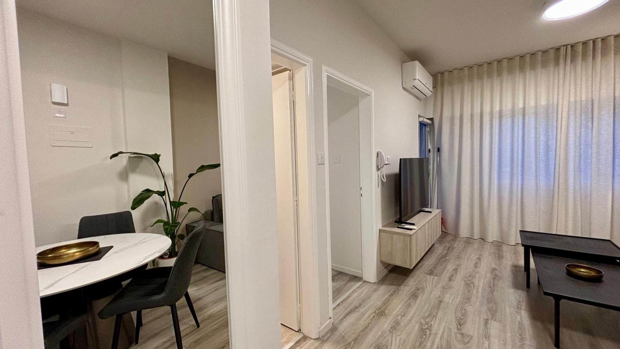 Seabreeze City Center Flats By Trulycyprus Limassol Bagian luar foto