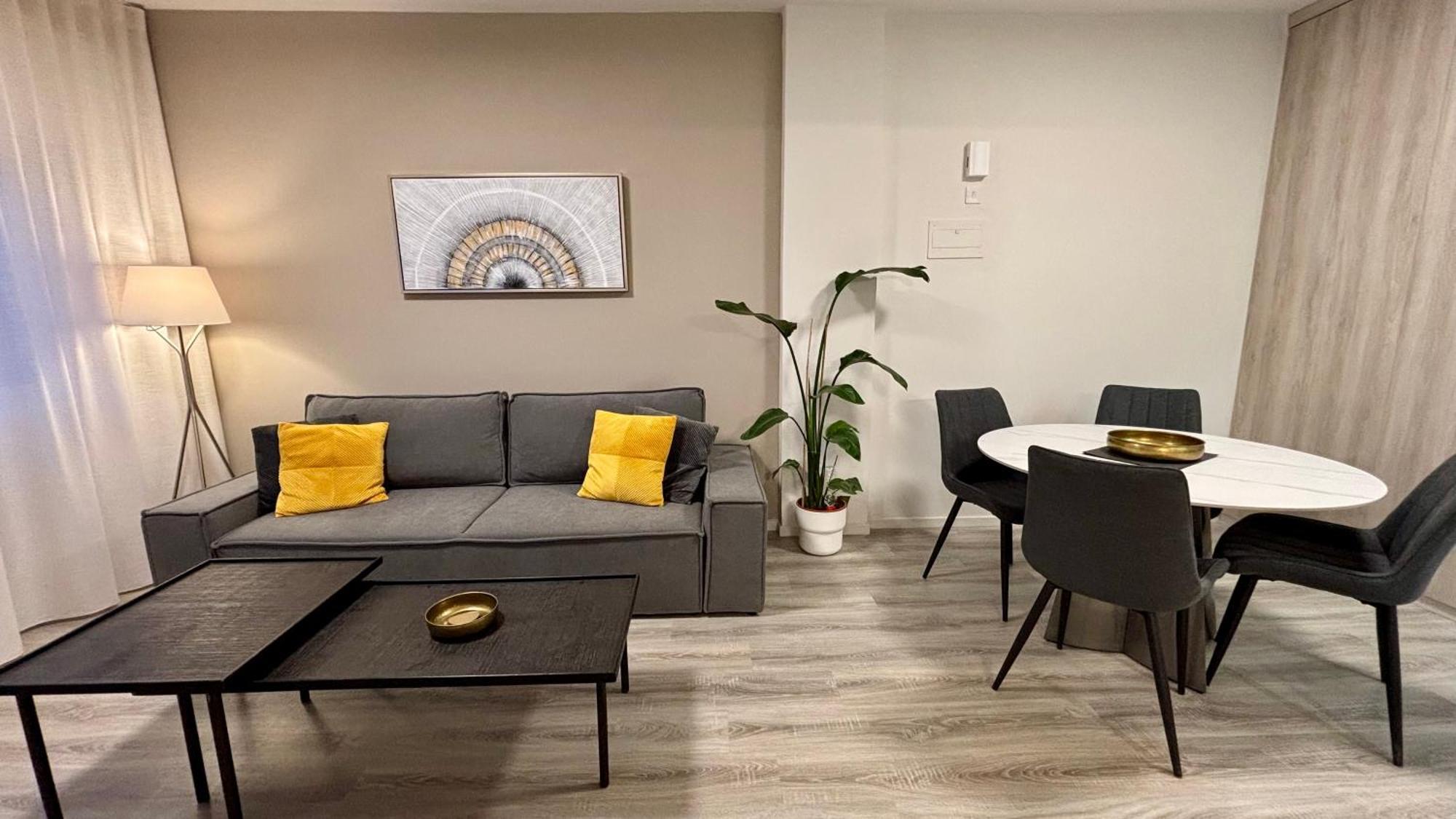 Seabreeze City Center Flats By Trulycyprus Limassol Bagian luar foto