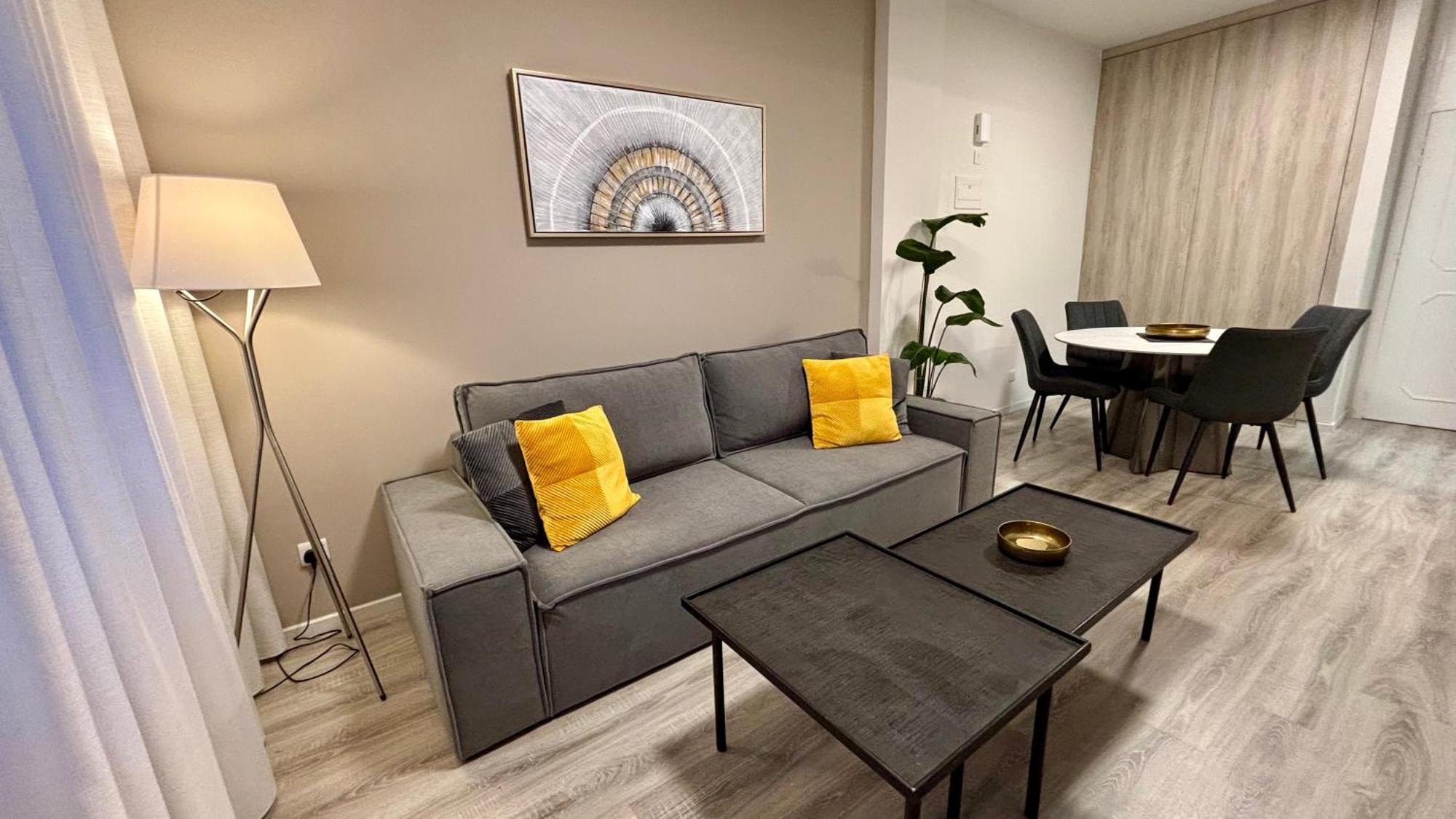 Seabreeze City Center Flats By Trulycyprus Limassol Bagian luar foto