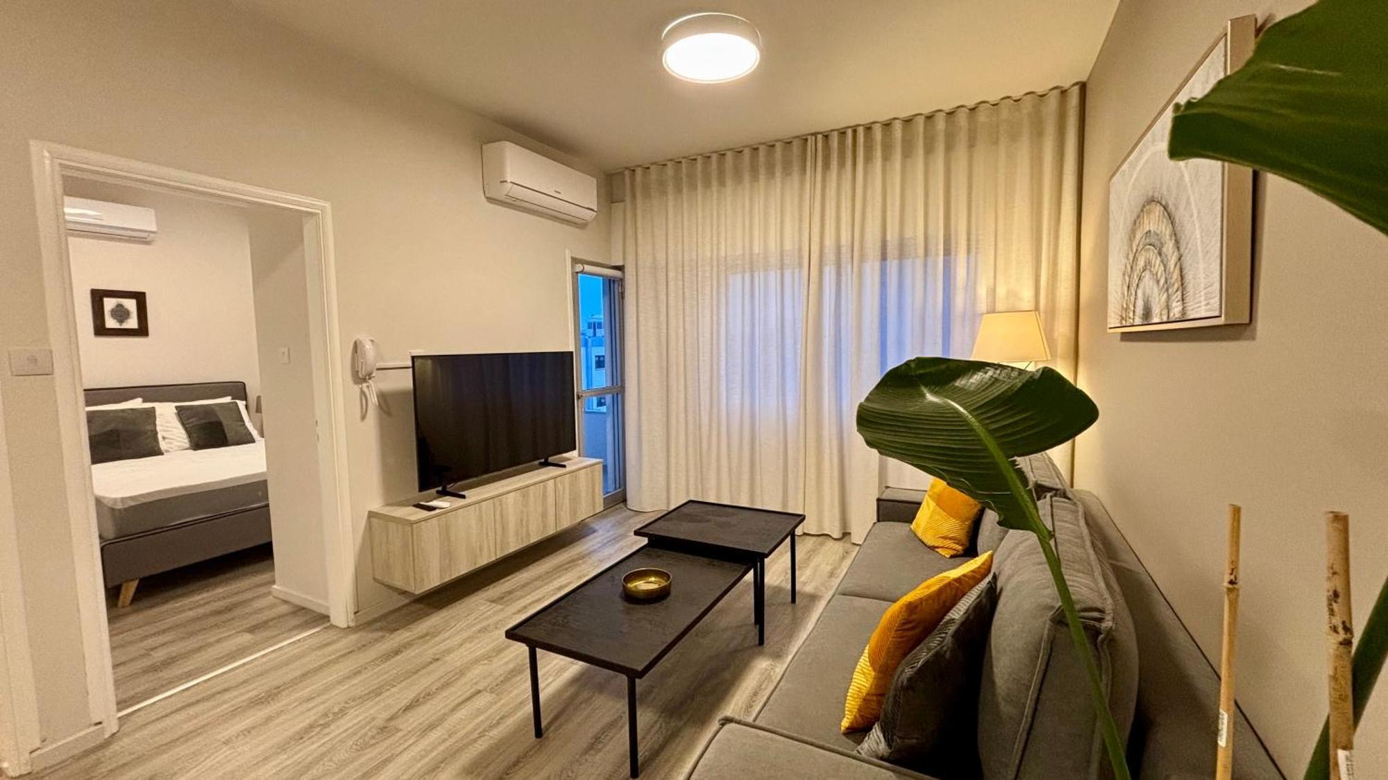 Seabreeze City Center Flats By Trulycyprus Limassol Bagian luar foto